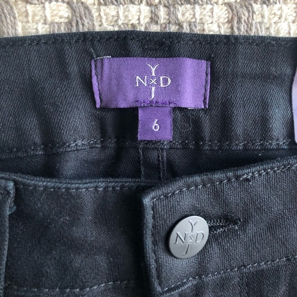 NYDJ rhinestone cuffed crop black pant in size 6 - Picture 5 of 15